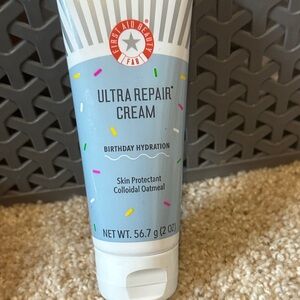 First Aid Beauty Ultra Repair Cream - Light Blue